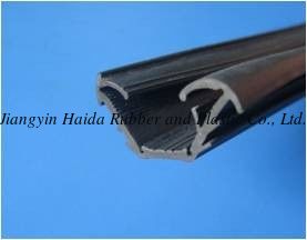 China TPV Glassrun EPDM U Shaped Rubber Seals Noise Sbsorption For Car supplier