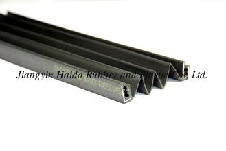 China Extruded Rubber Seal TPV + PP + Alumunium alloy spine Material supplier